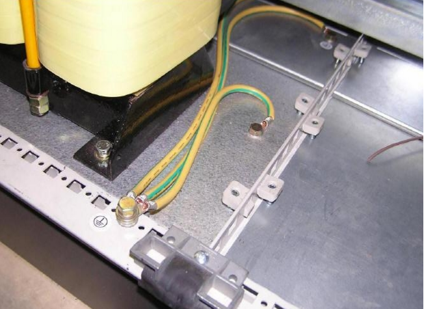 電力時(shí)代，企業(yè)需要做好配電房維保