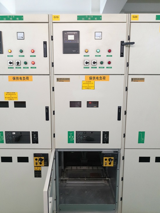 突發| 電力中斷導致川普大廈起火！