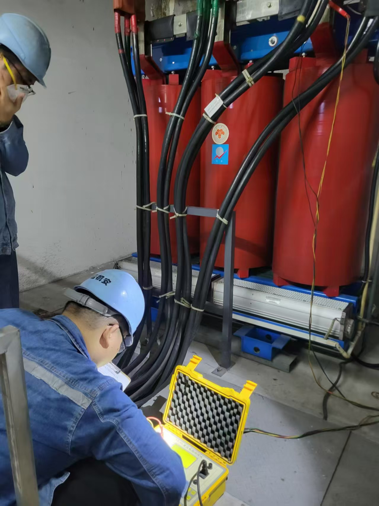 現場機電設備現場維護安裝熱線，優良塑料制品廠注塑設備安裝擬定方案分享